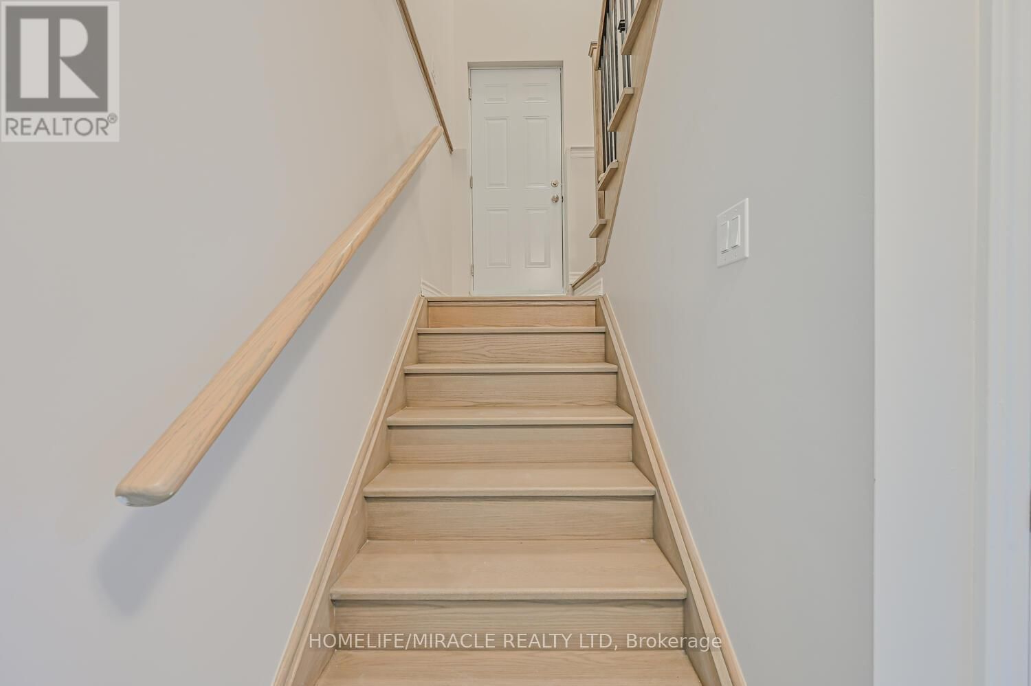 8 BEATRICE DRIVE Image 23