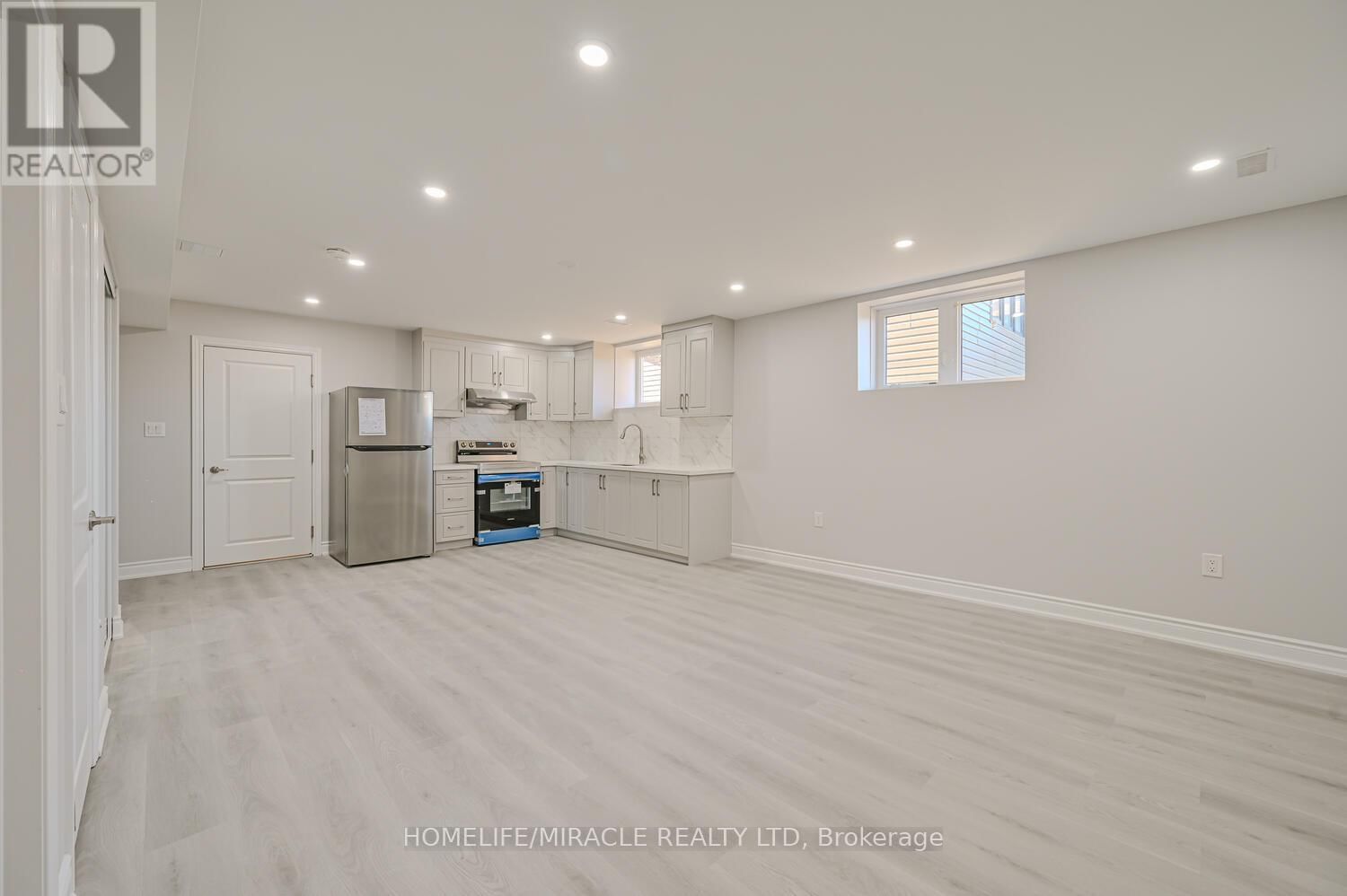 8 BEATRICE DRIVE Image 24