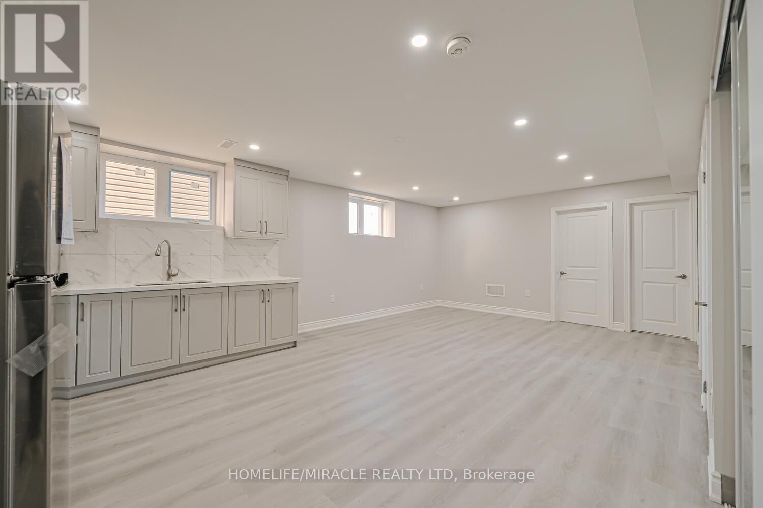 8 BEATRICE DRIVE Image 25