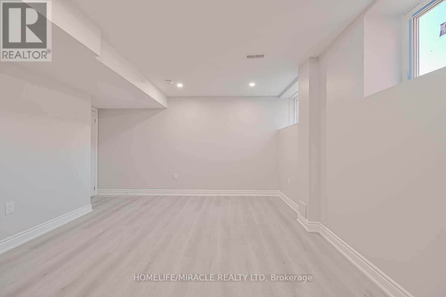 8 BEATRICE DRIVE Image 27