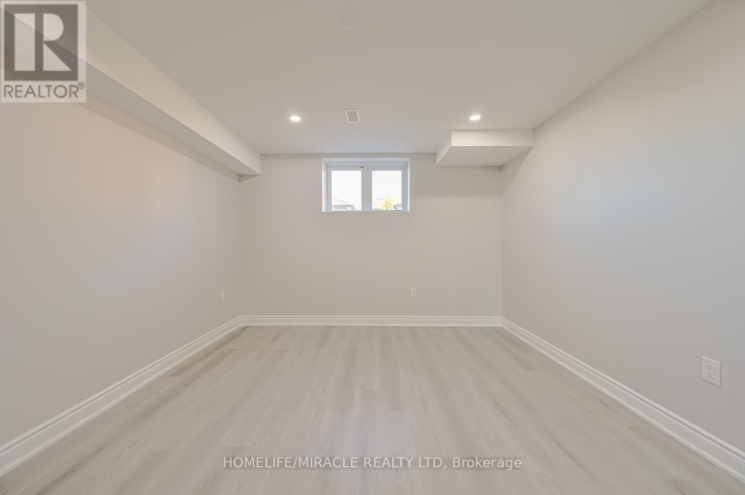 8 BEATRICE DRIVE Image 28