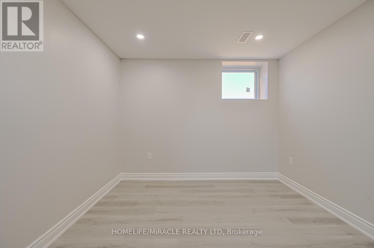 8 BEATRICE DRIVE Image 31