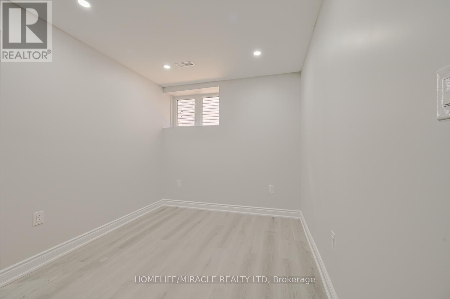 8 BEATRICE DRIVE Image 34