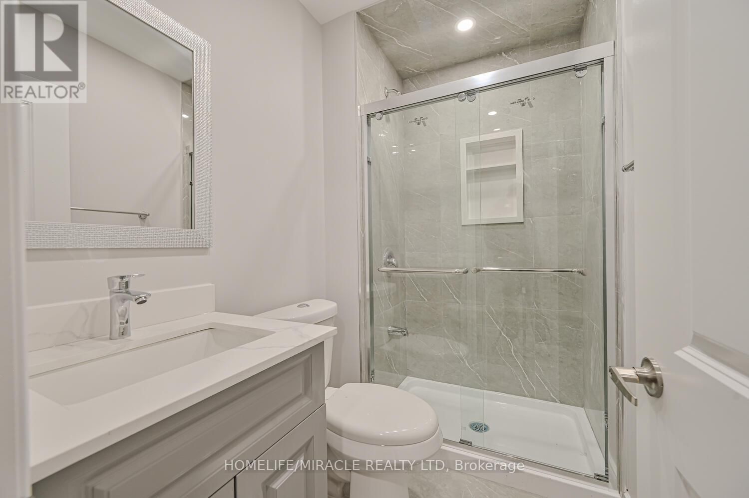 8 BEATRICE DRIVE Image 35
