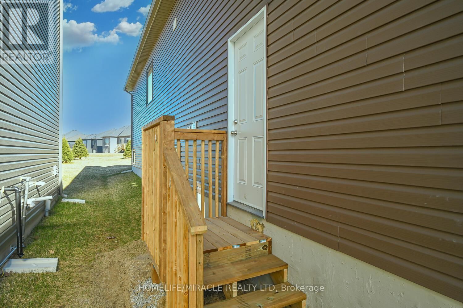 8 BEATRICE DRIVE Image 37