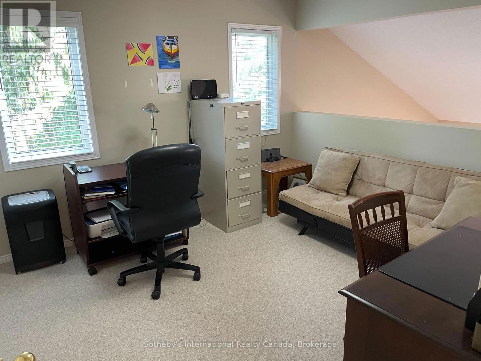 4 GREEN BRIAR DRIVE Image 17