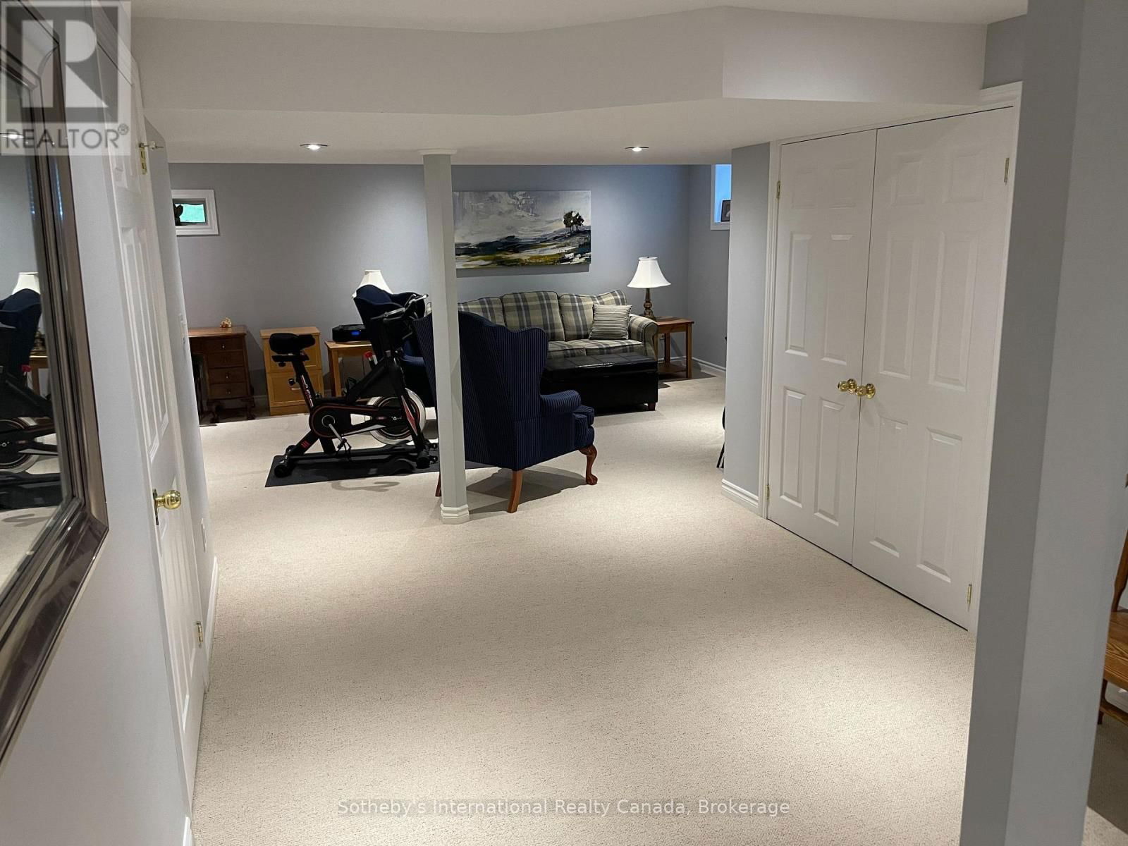 4 GREEN BRIAR DRIVE Image 21