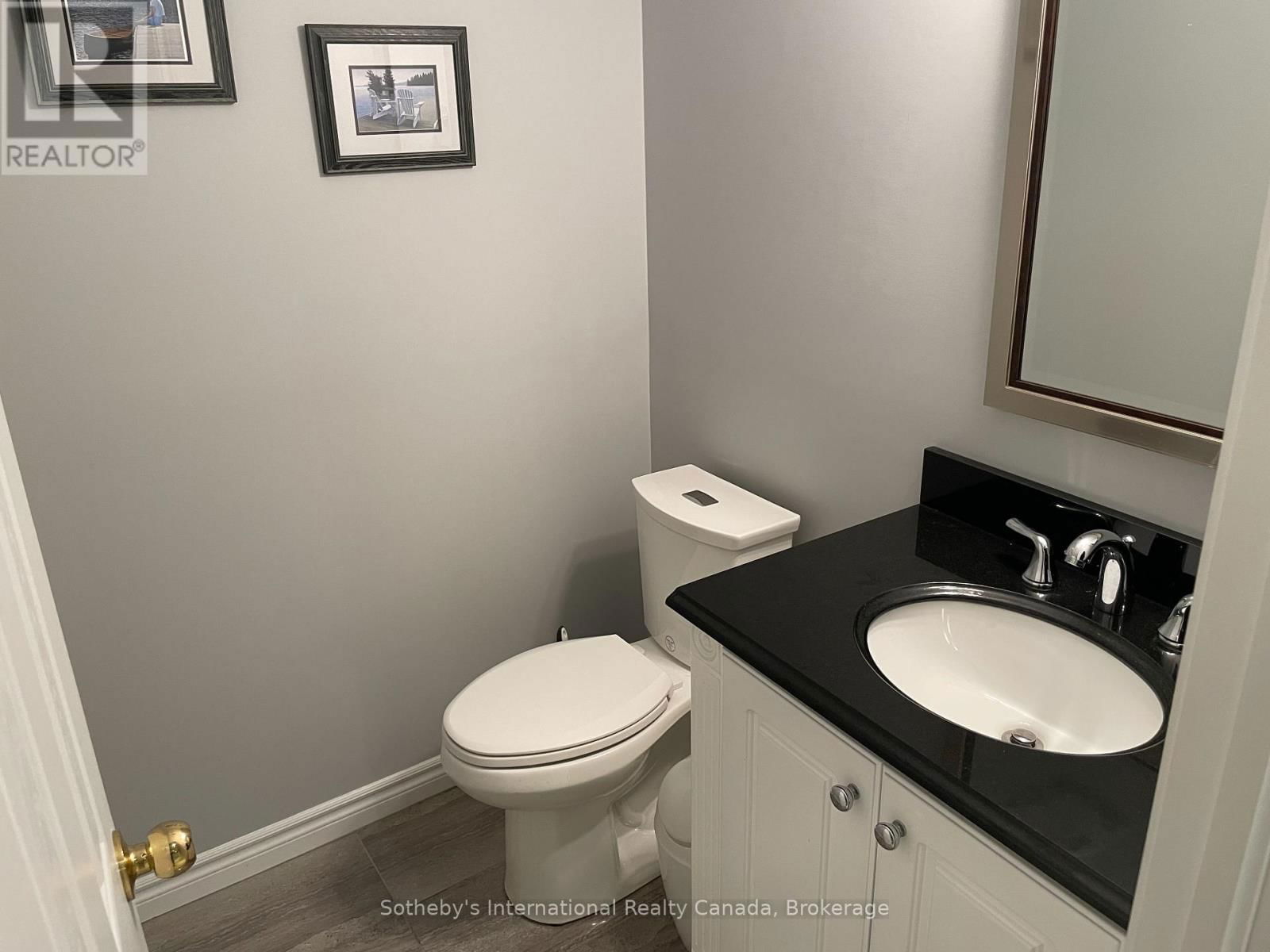 4 GREEN BRIAR DRIVE Image 22