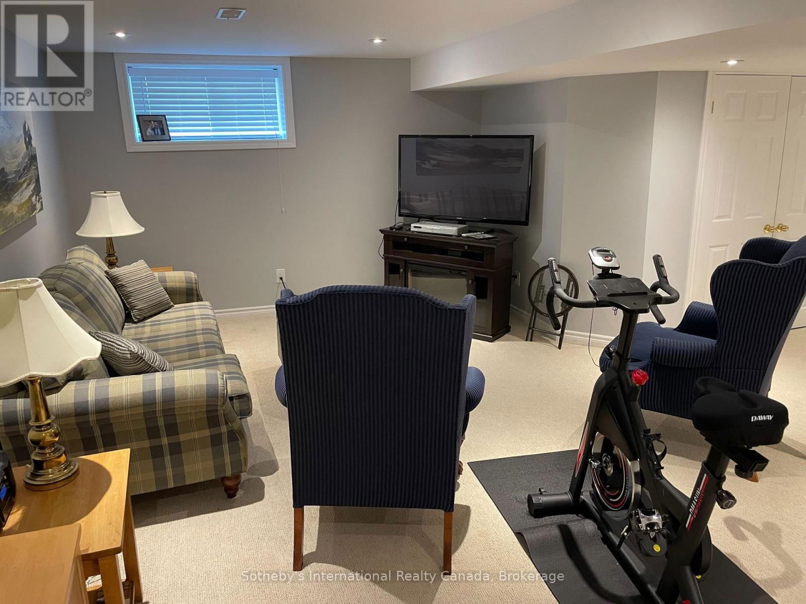 4 GREEN BRIAR DRIVE Image 23
