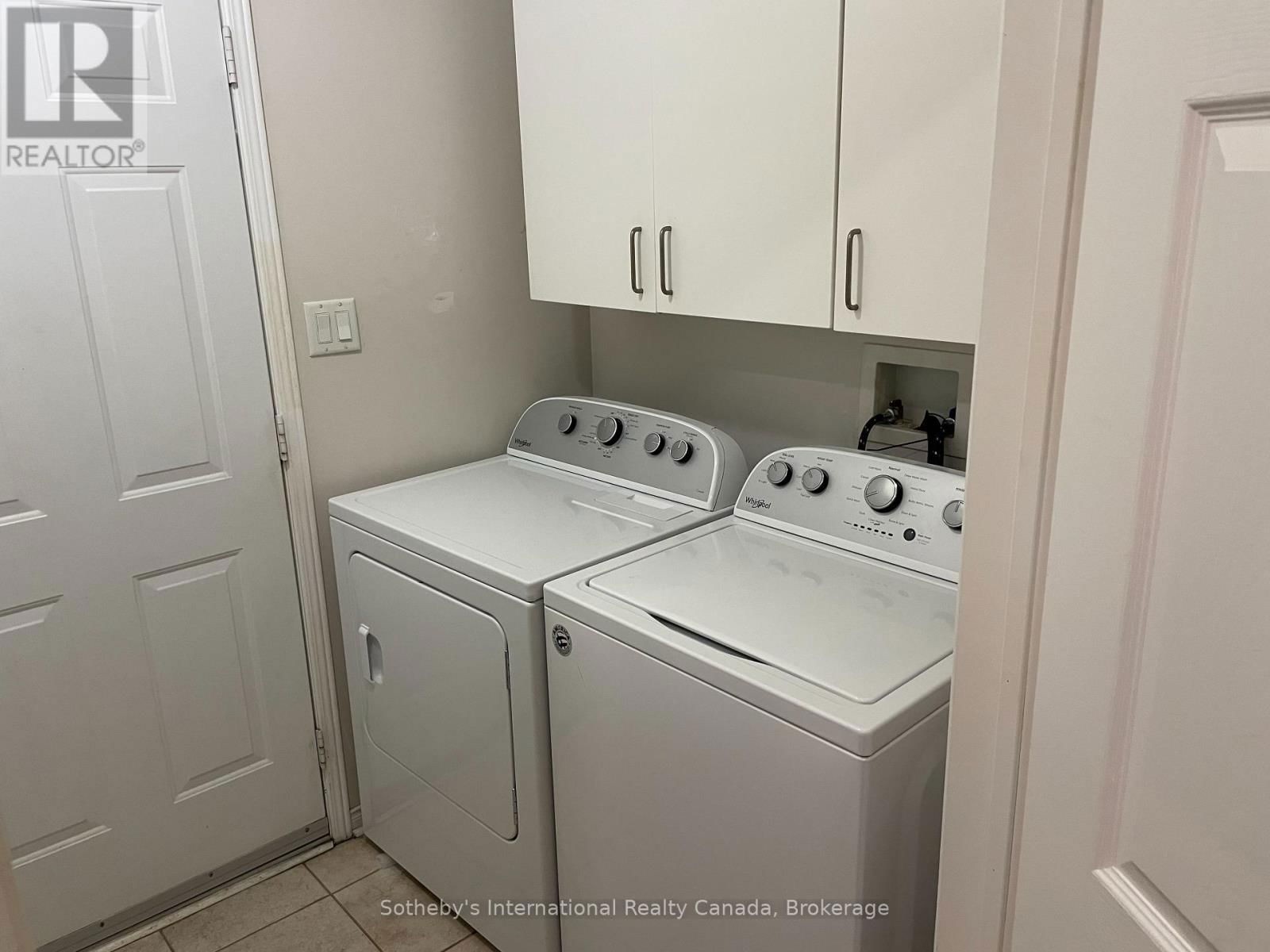 4 GREEN BRIAR DRIVE Image 24