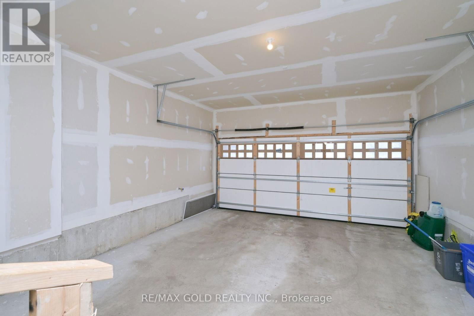 6 LUDLOW DRIVE Image 26