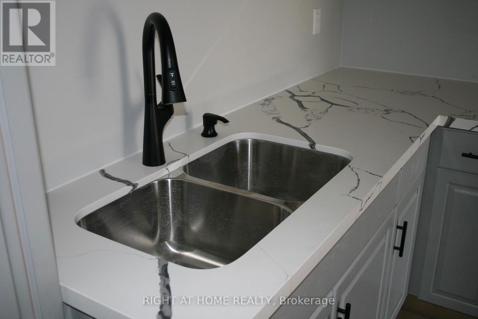 88 KIPLING PLACE Image 17