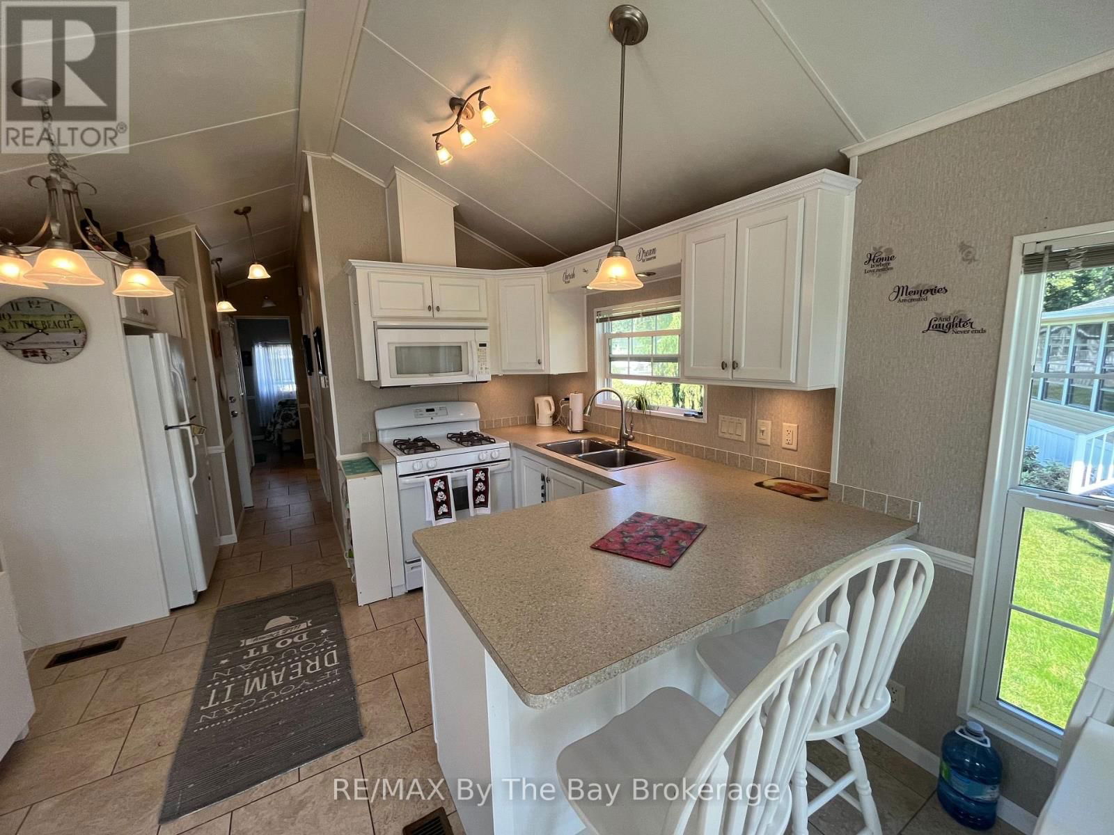 15 KENORA TRAIL Image 10
