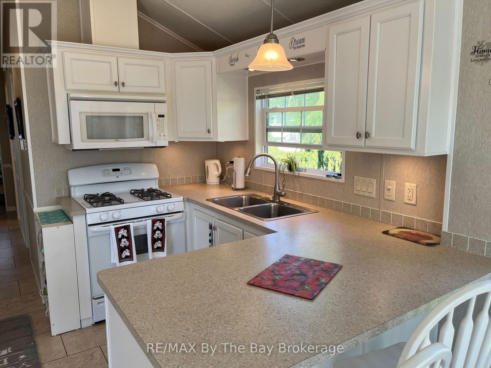 15 KENORA TRAIL Image 11