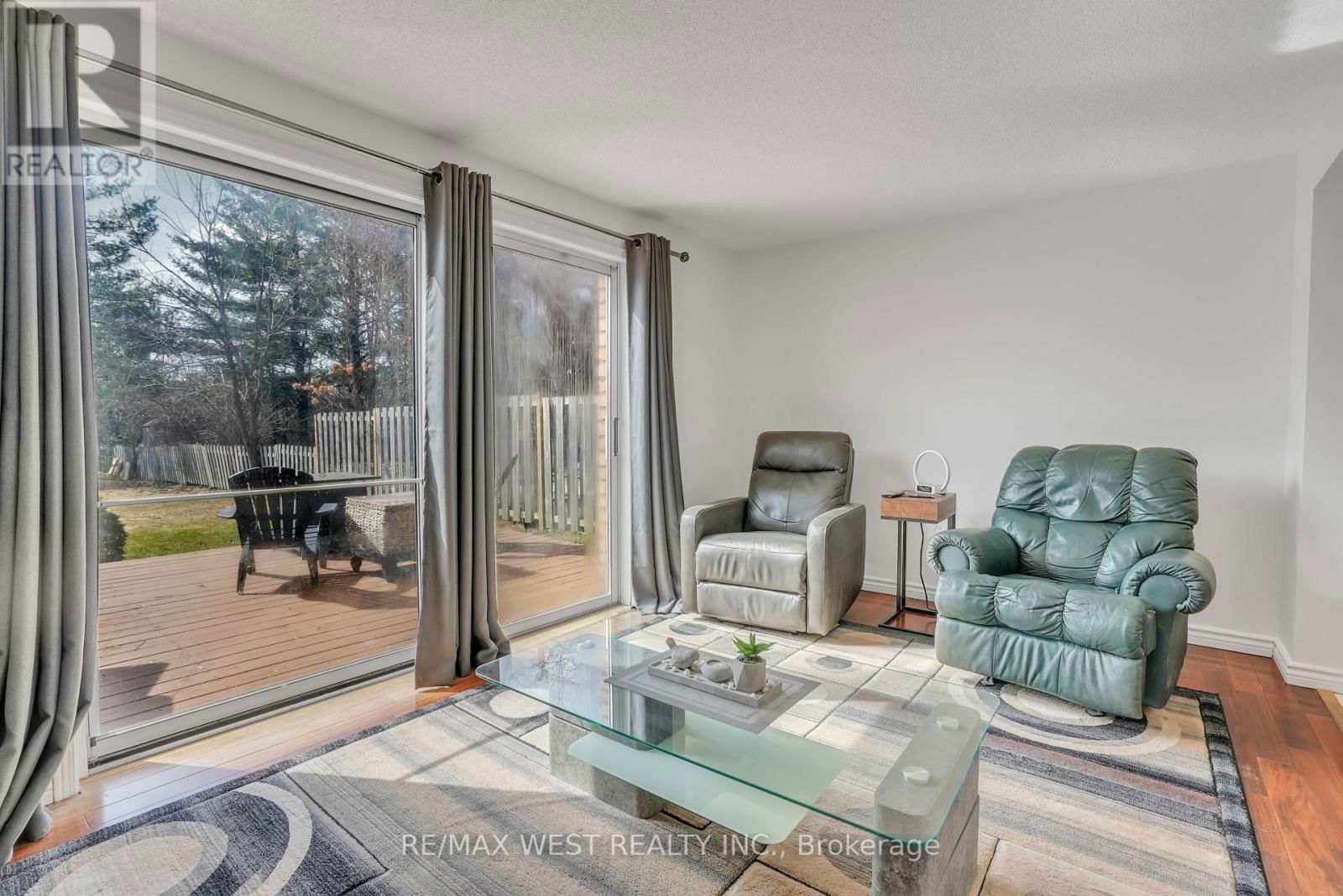 15 SEYMOUR CRESCENT Image 2