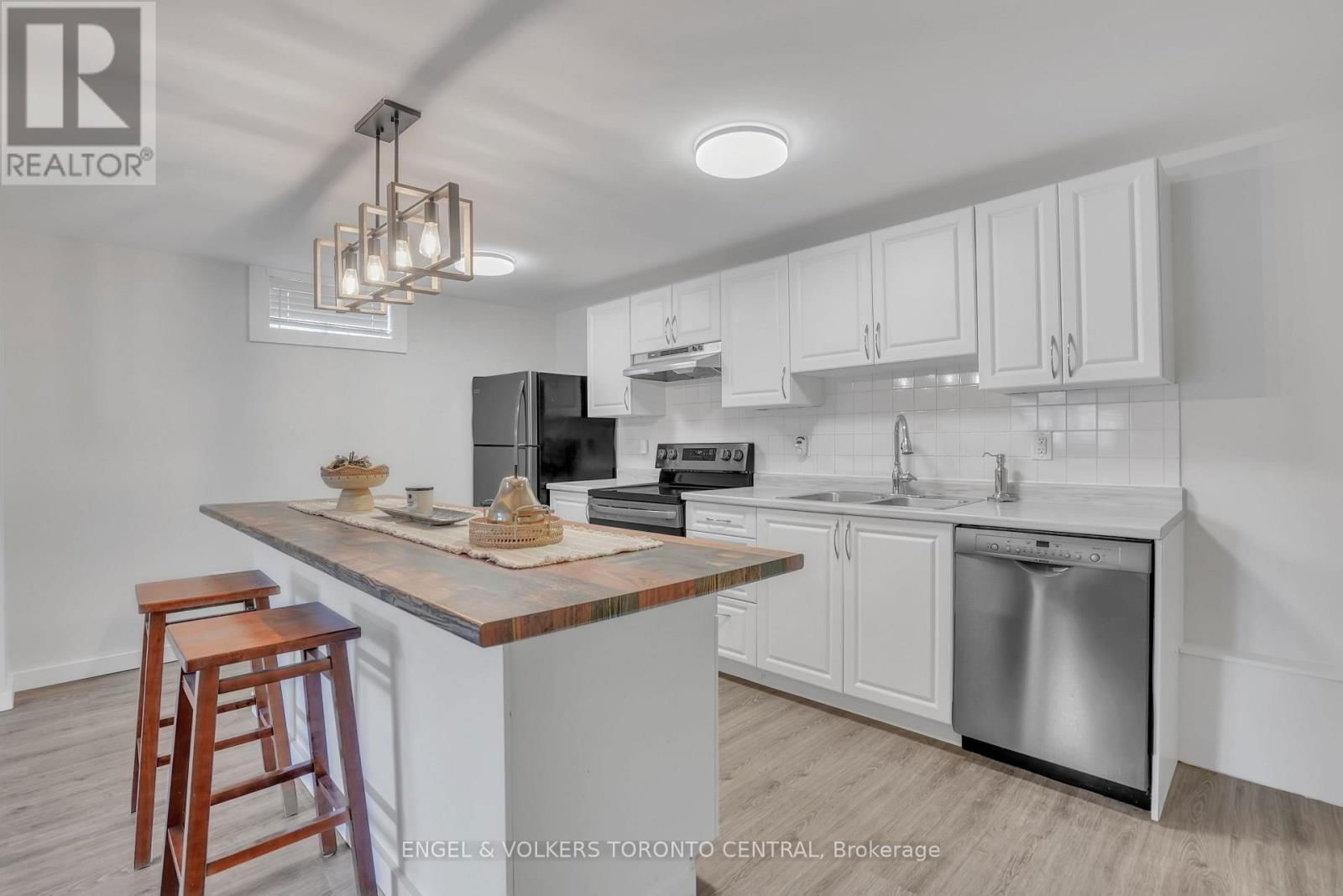 192 EDGEHILL DRIVE Image 2