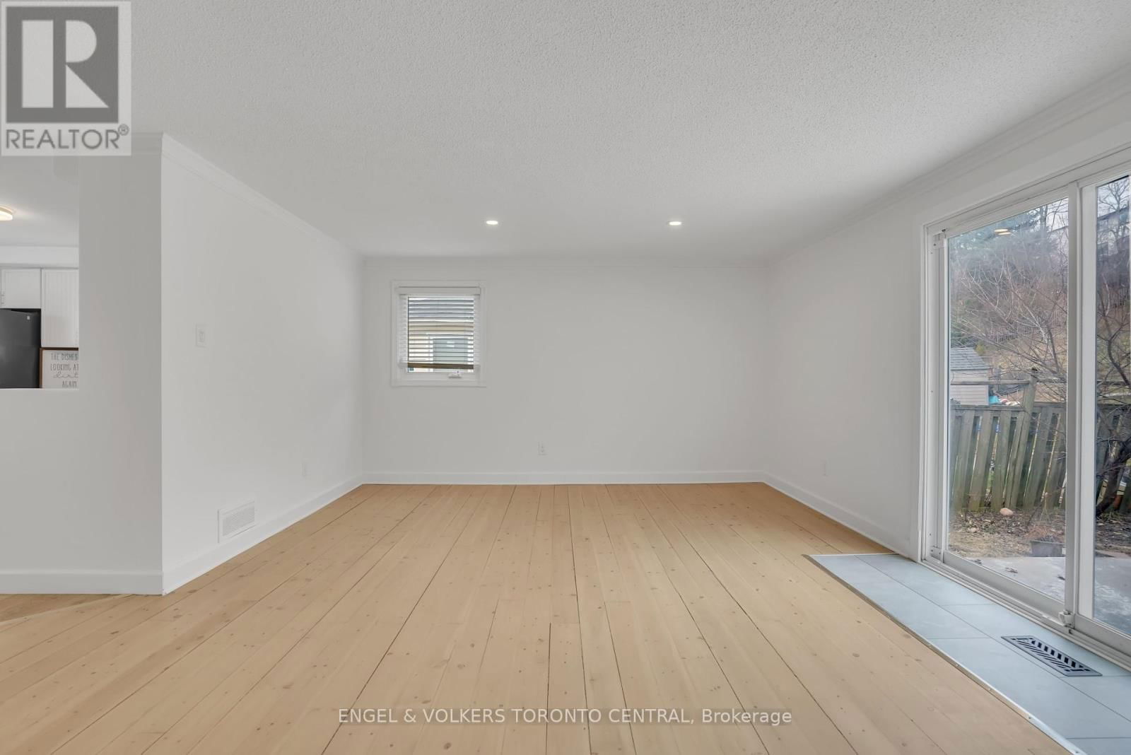192 EDGEHILL DRIVE Image 21
