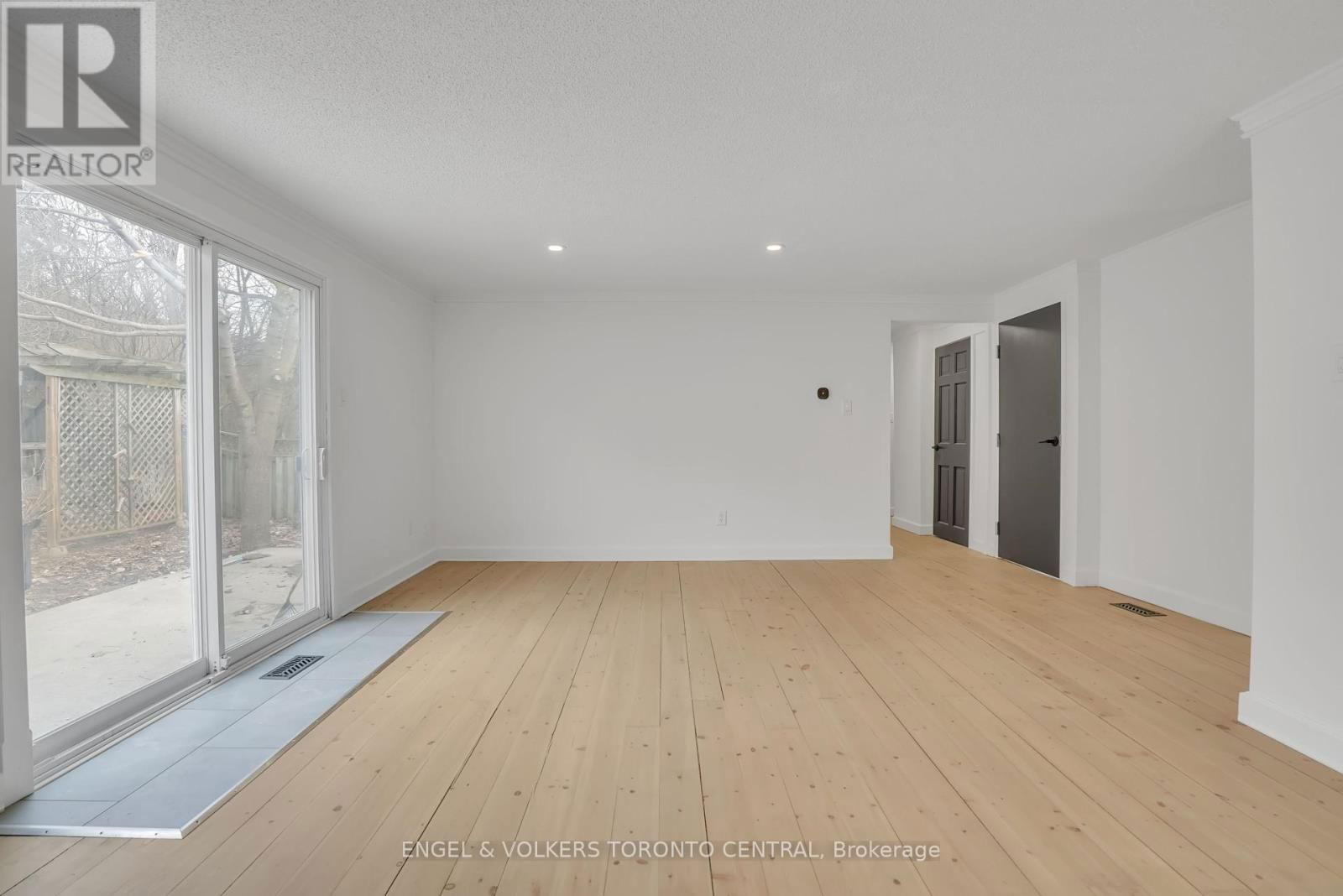 192 EDGEHILL DRIVE Image 24