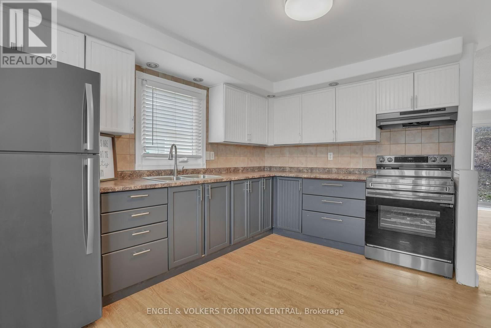 192 EDGEHILL DRIVE Image 28