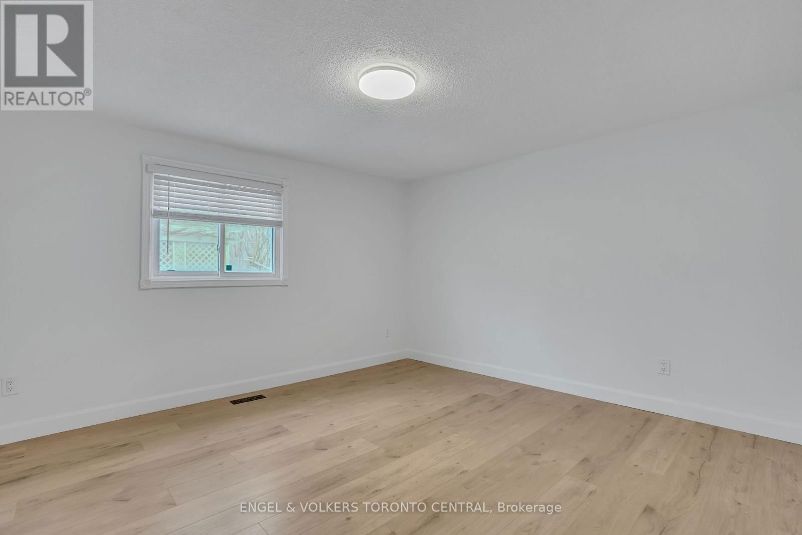 192 EDGEHILL DRIVE Image 30