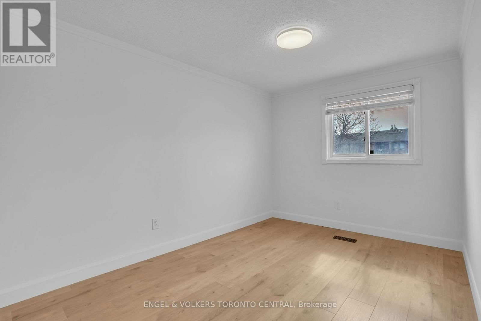 192 EDGEHILL DRIVE Image 37
