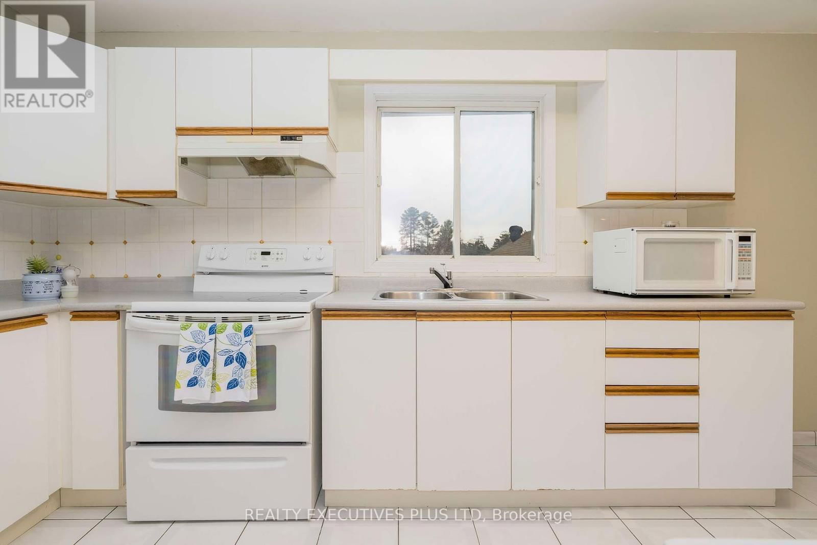 573 MOSLEY STREET Image 17