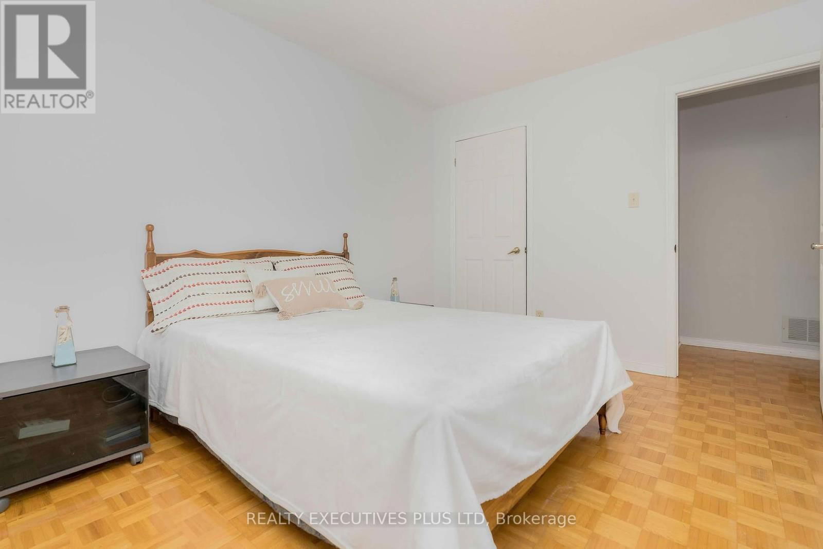 573 MOSLEY STREET Image 19