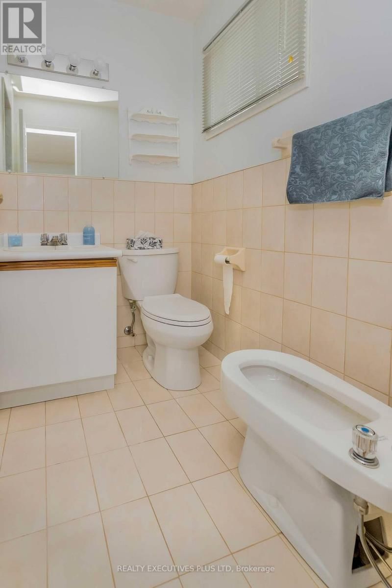 573 MOSLEY STREET Image 21