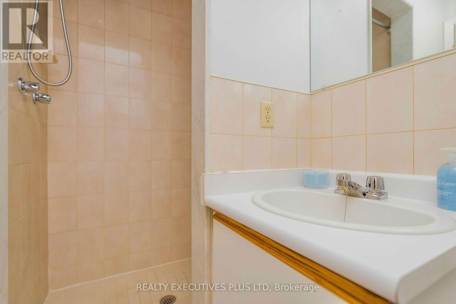 573 MOSLEY STREET Image 22