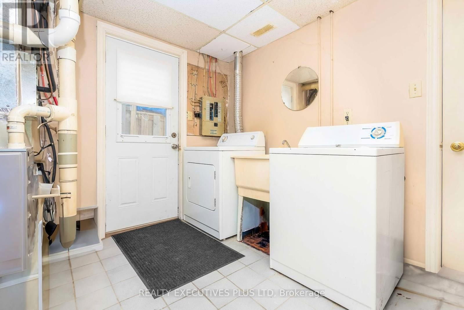 573 MOSLEY STREET Image 34