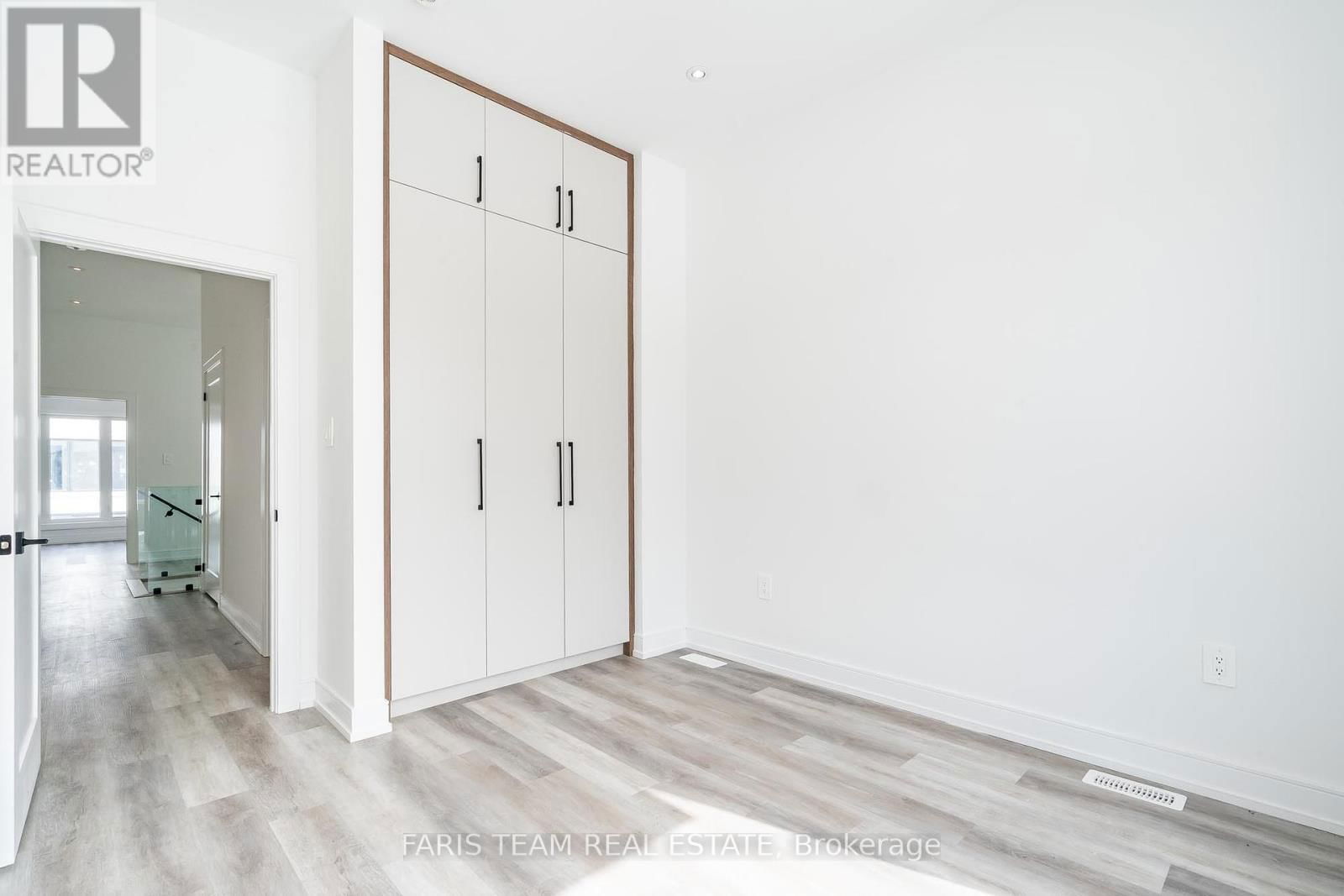 3775 SUNBANK CRESCENT Image 29