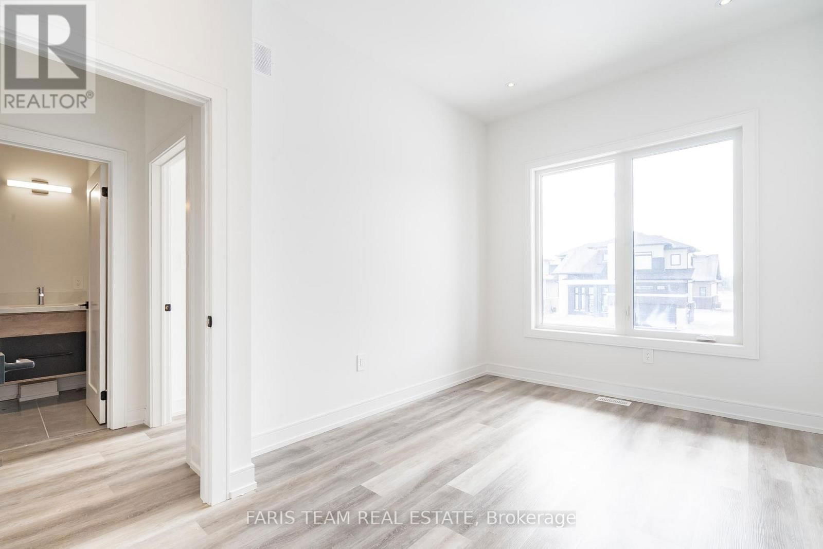 3775 SUNBANK CRESCENT Image 31