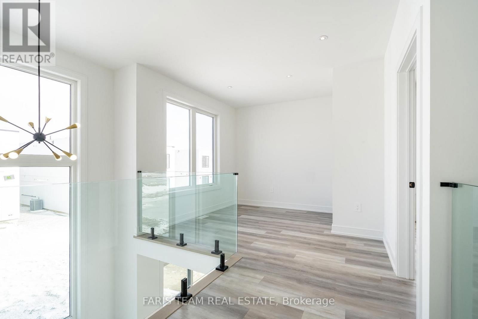 3775 SUNBANK CRESCENT Image 34
