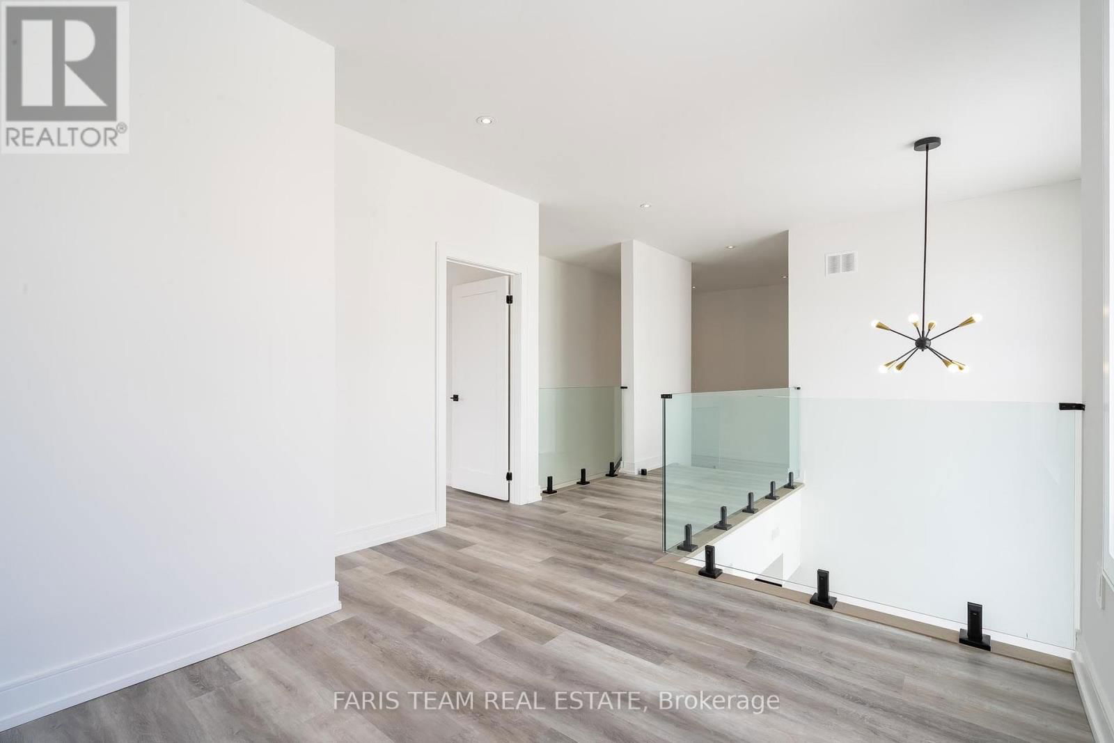 3775 SUNBANK CRESCENT Image 36