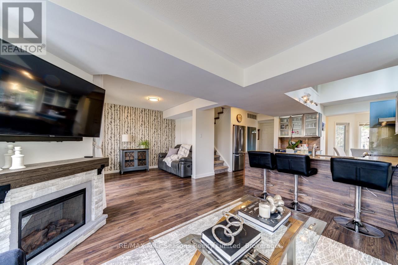 29 - 29 BARKER BOULEVARD Image 19