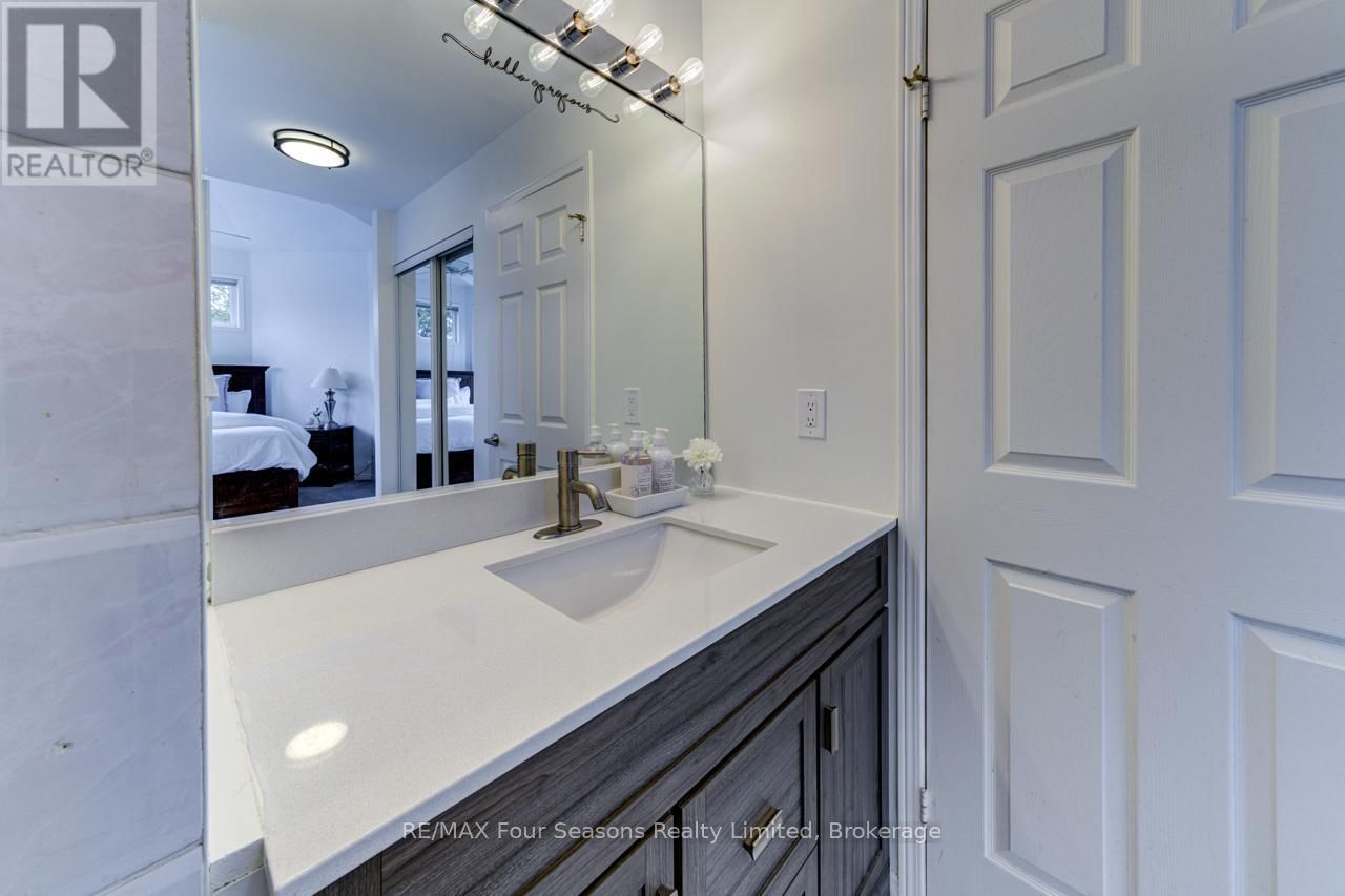 29 - 29 BARKER BOULEVARD Image 28