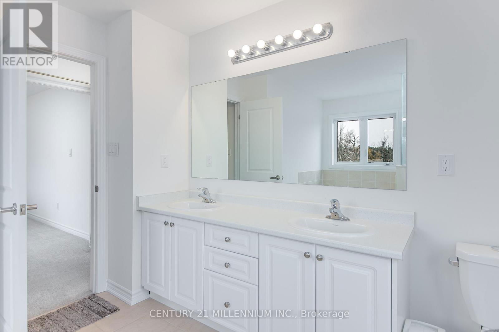 79 RUGMAN CRESCENT Image 32