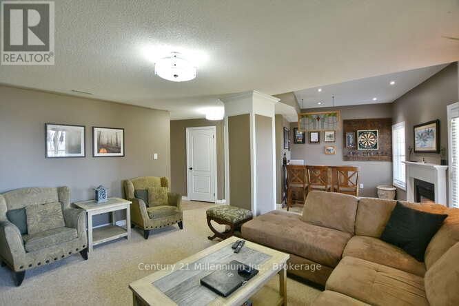 10 BOARDWALK AVENUE Image 37