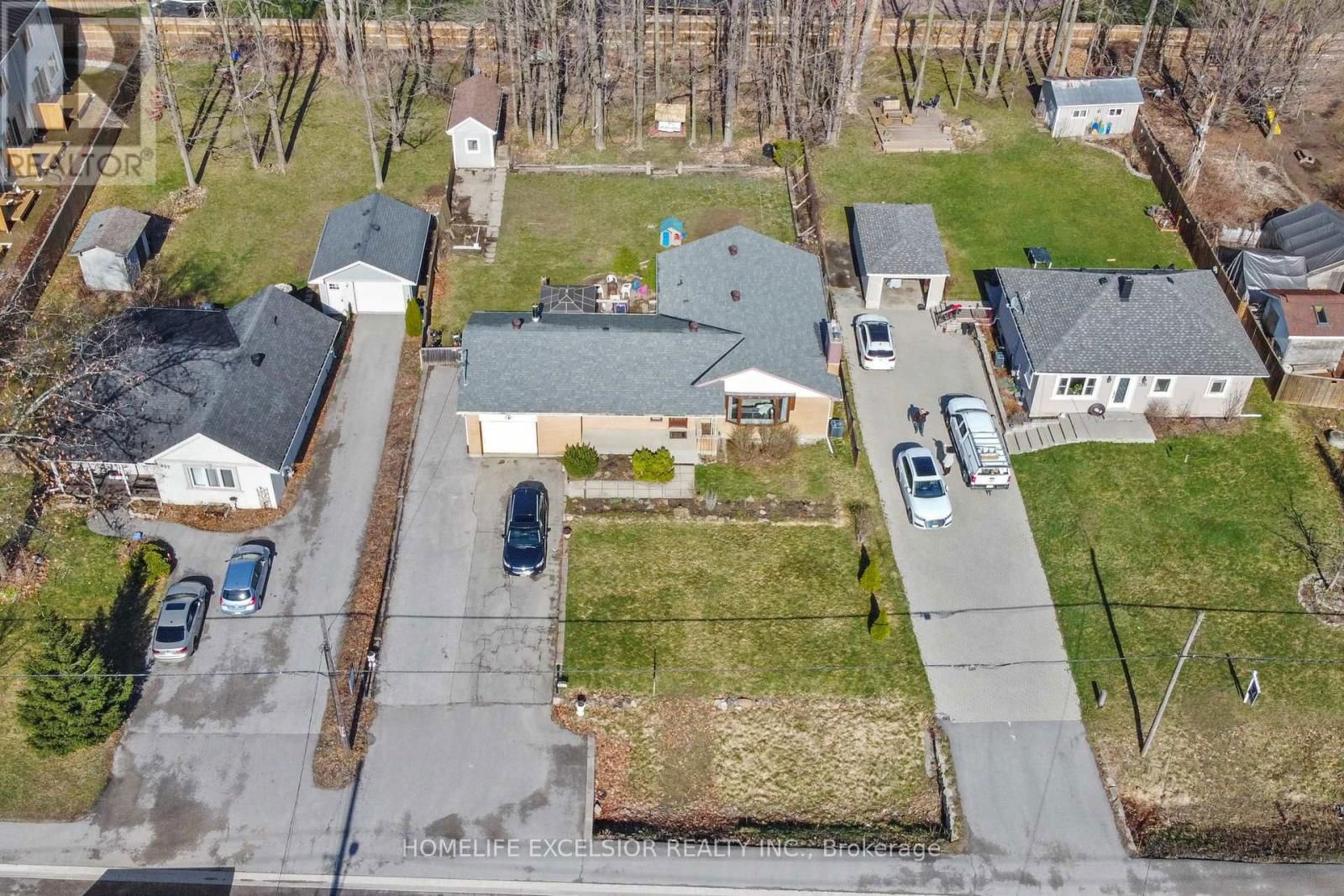 823 ESSA ROAD Image 11