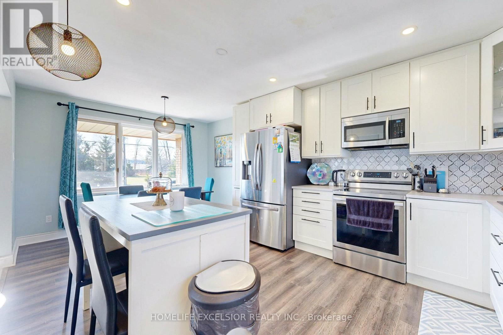 823 ESSA ROAD Image 16