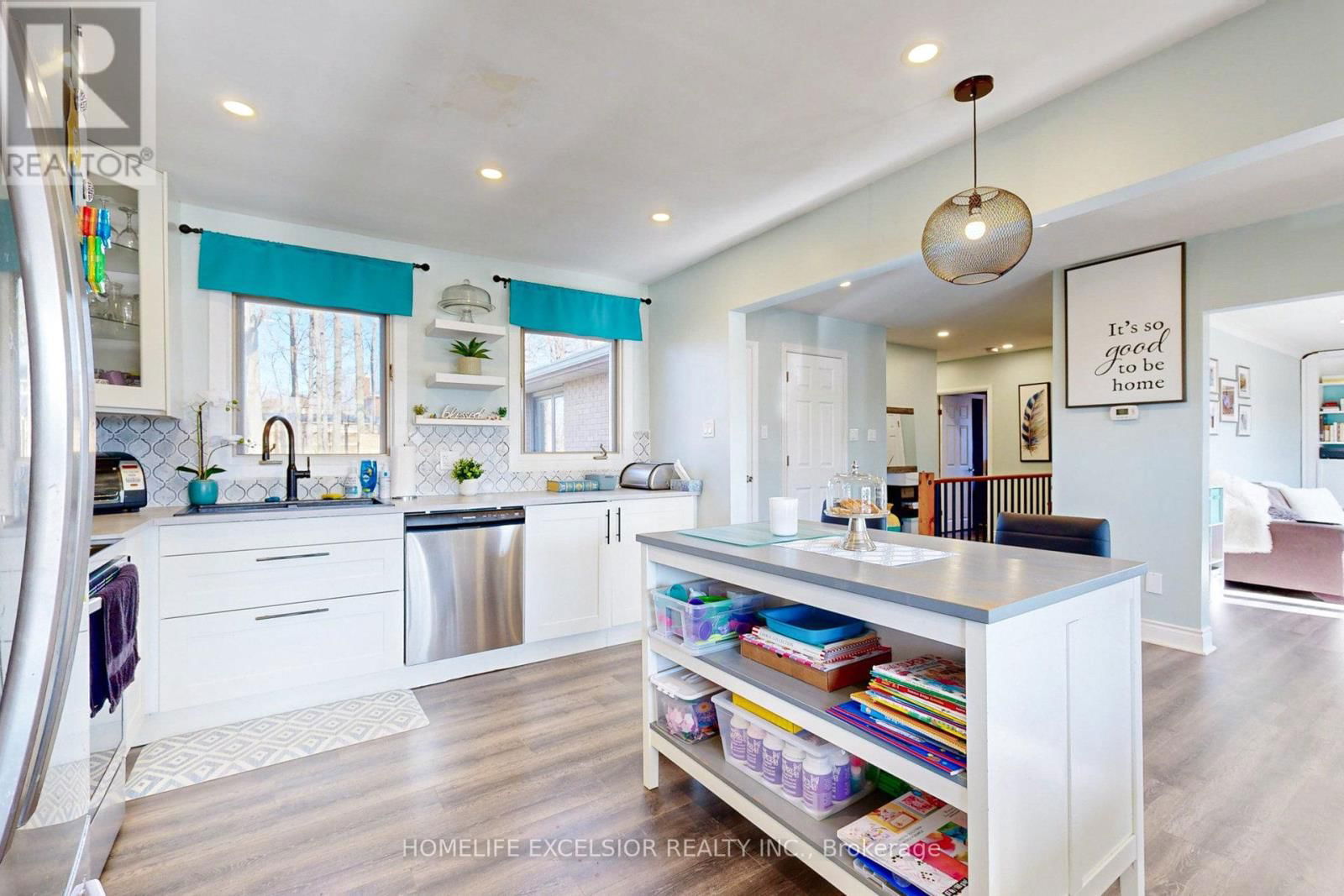 823 ESSA ROAD Image 18