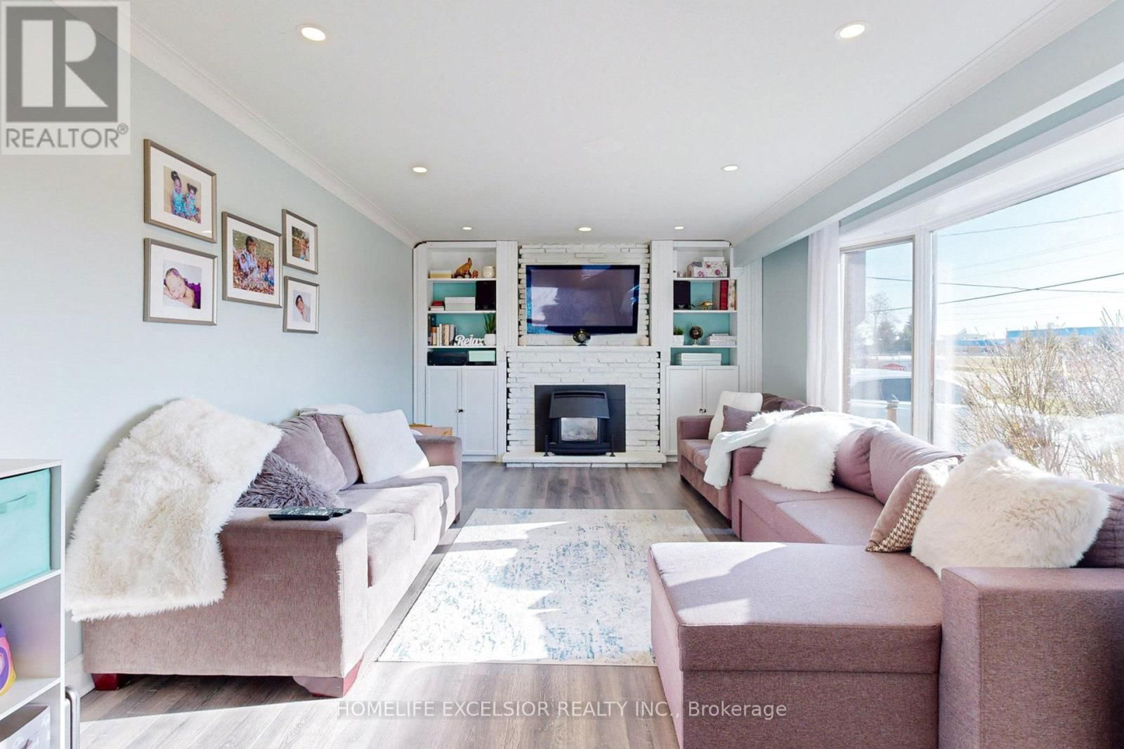 823 ESSA ROAD Image 20