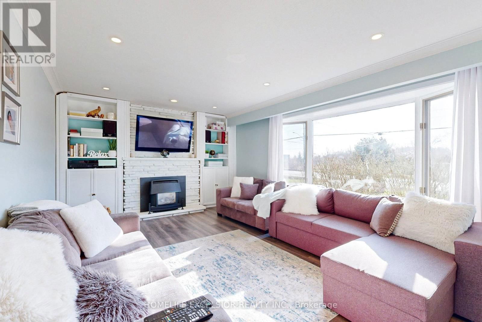 823 ESSA ROAD Image 21