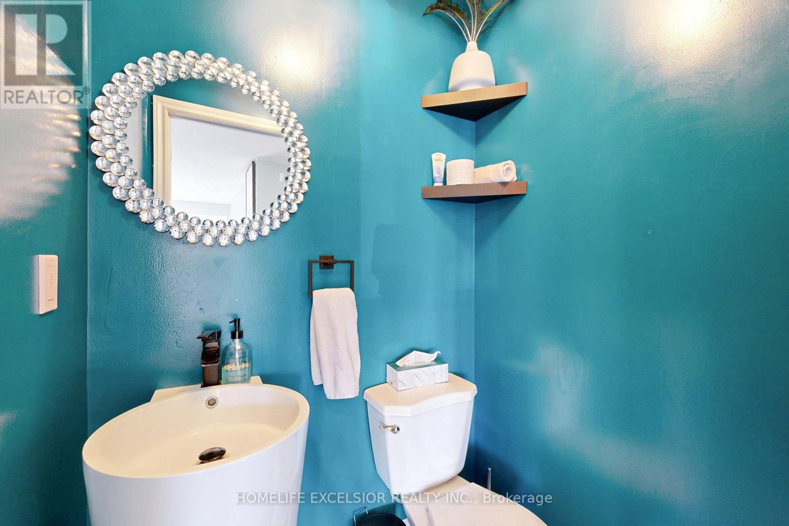 823 ESSA ROAD Image 23