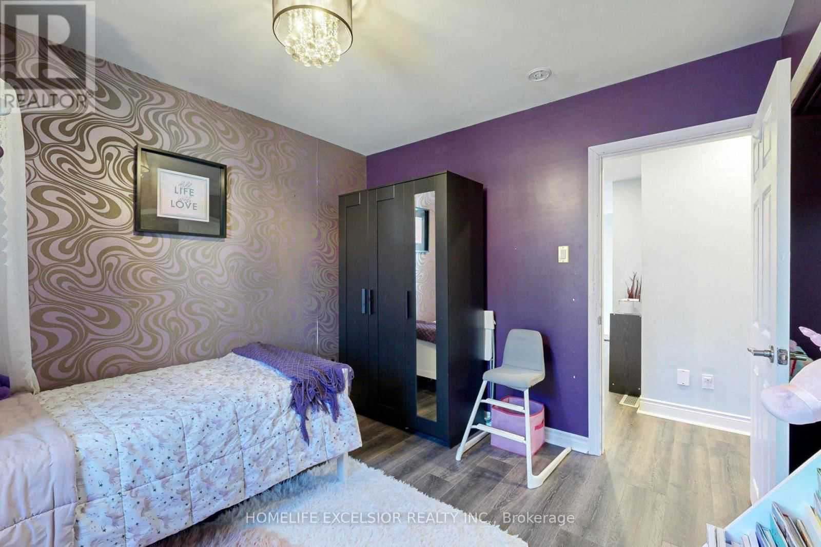 823 ESSA ROAD Image 25