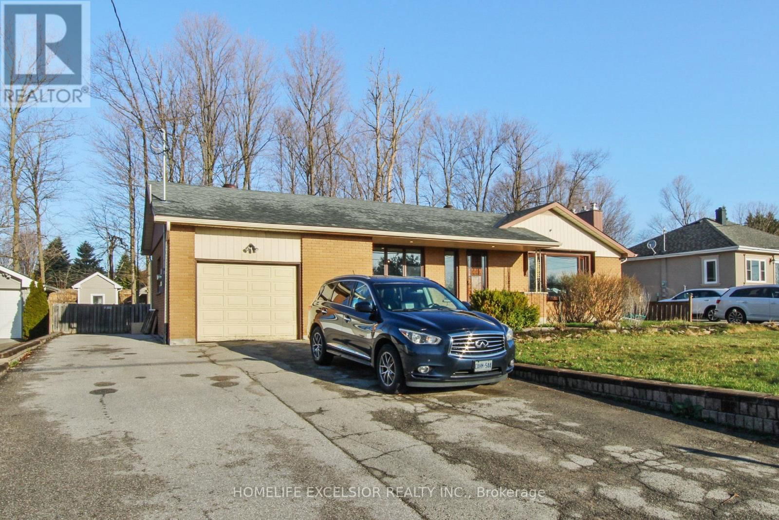 823 ESSA ROAD Image 3