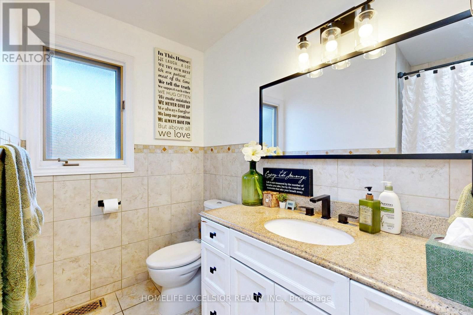 823 ESSA ROAD Image 31