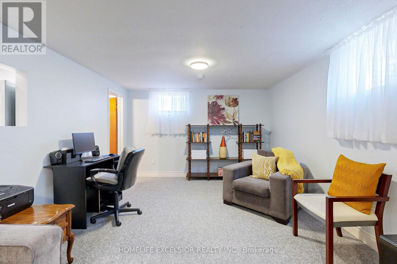 823 ESSA ROAD Image 33