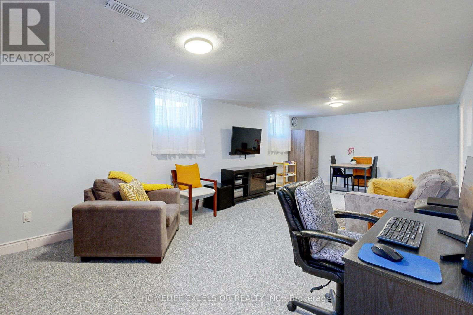 823 ESSA ROAD Image 34