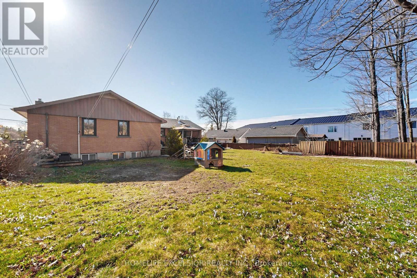 823 ESSA ROAD Image 39